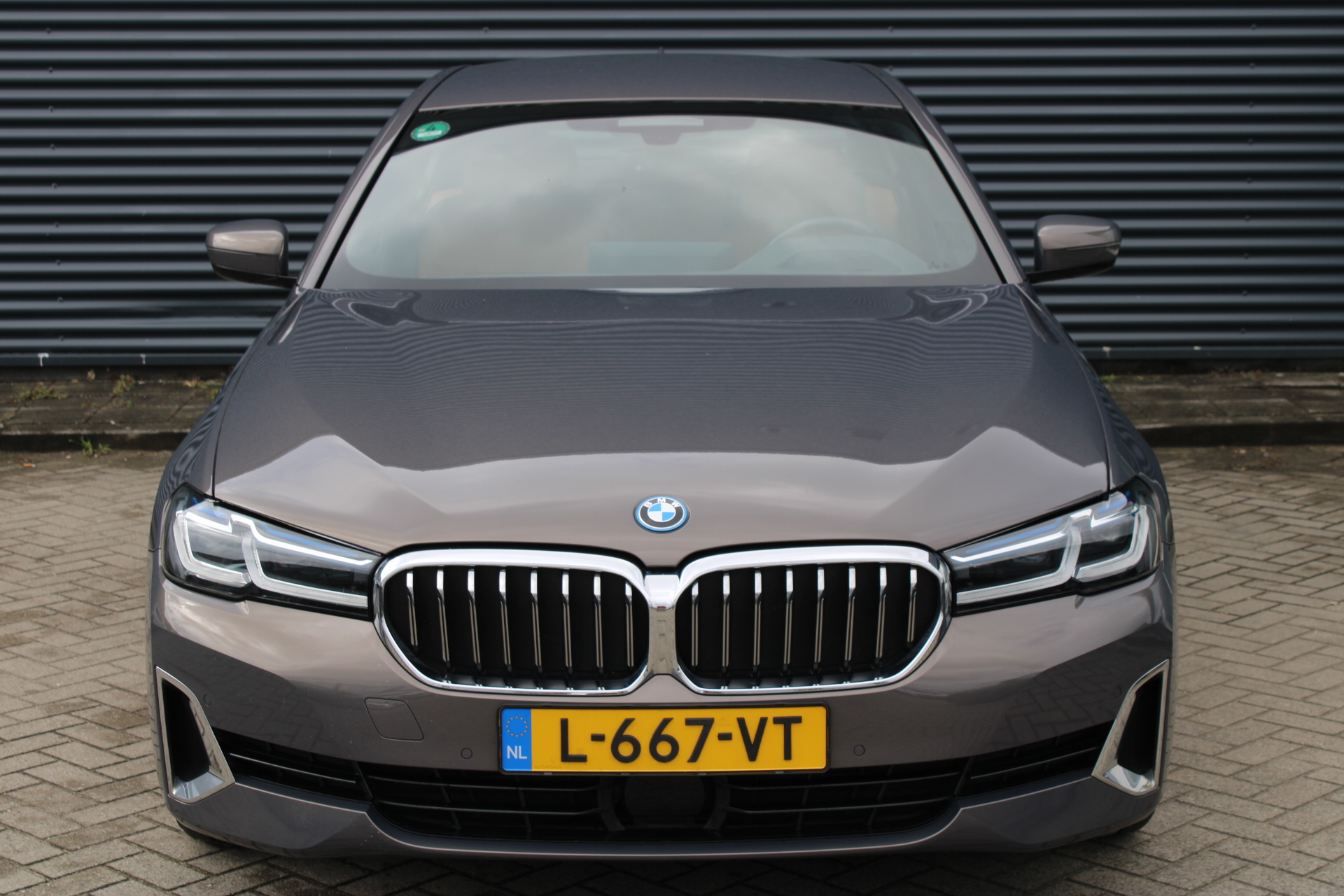 47461605-7.jpg