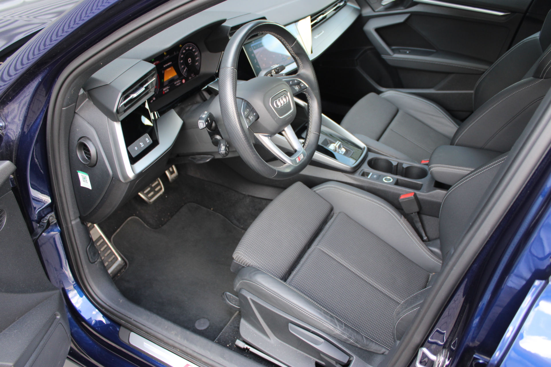 47538699-8.jpg